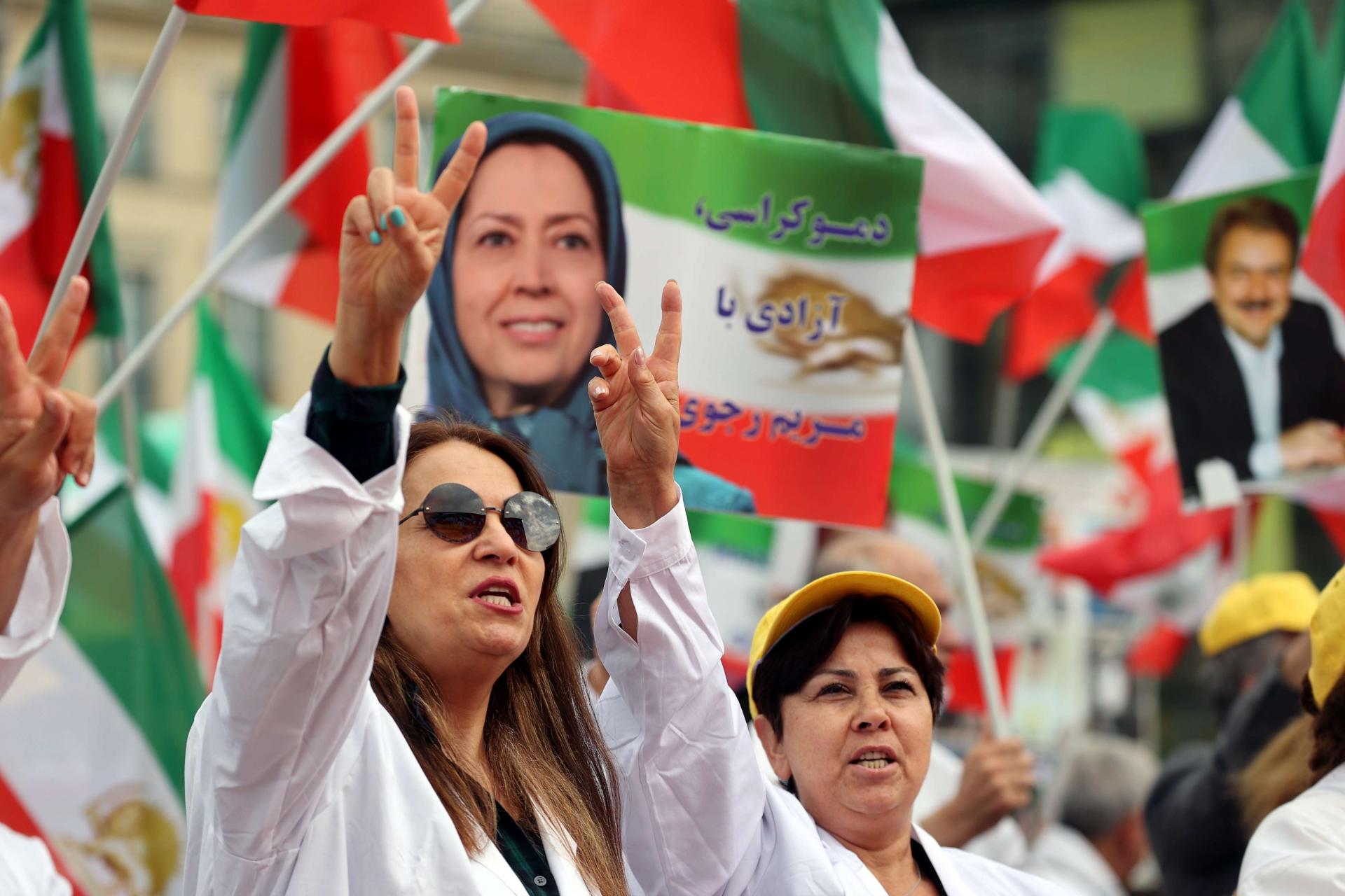 تجمعات المعارضة الايرانية في المنفى