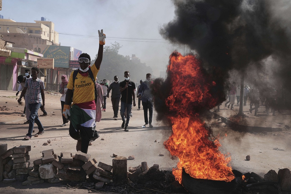 قلق من تصاعد العنف في السودان بعد تنحي حمدوك