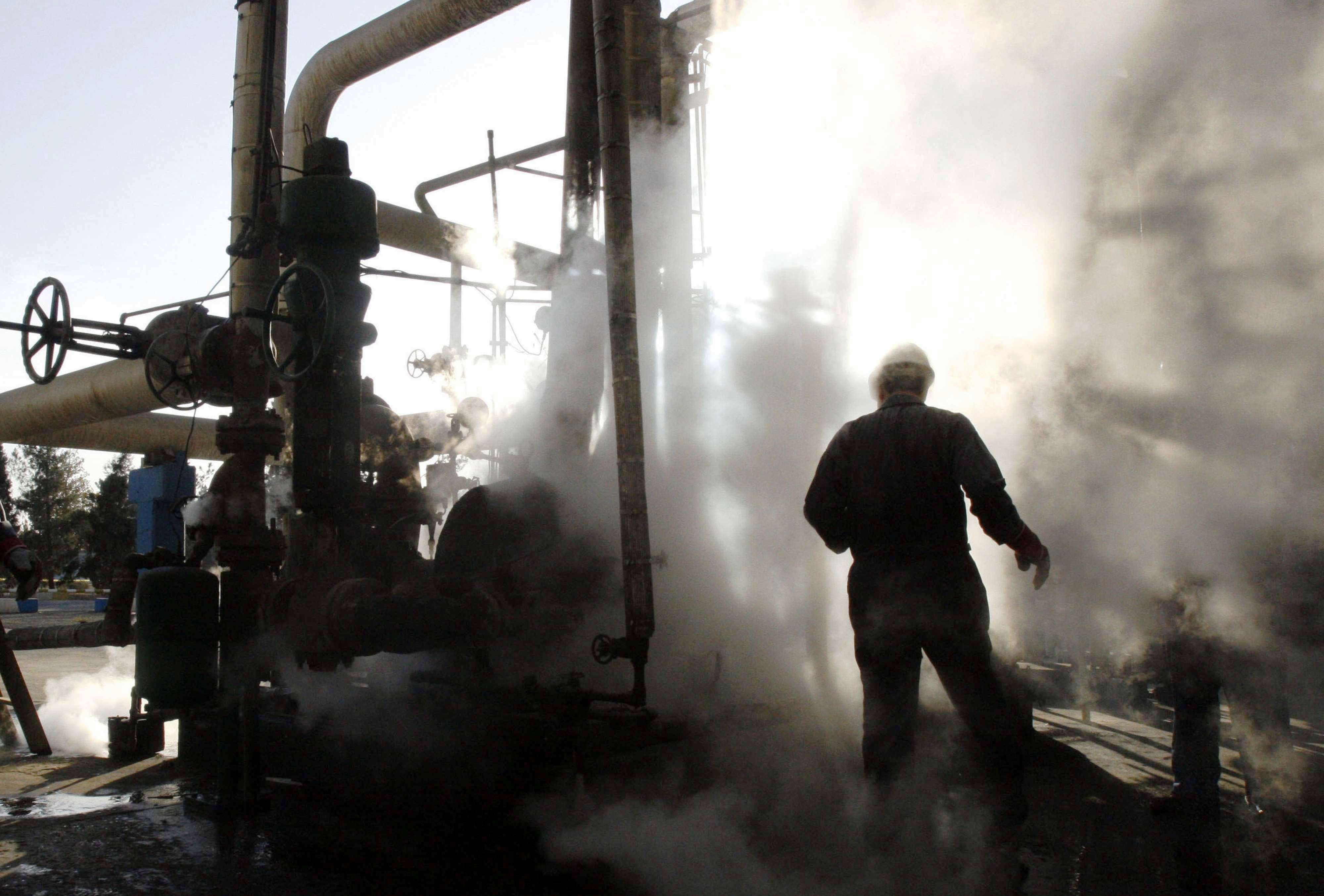 العرض الإيراني يأتي بينما تضغط الولايات المتحدة على حلفائها الخليجيين لزيادة إنتاج النفط 