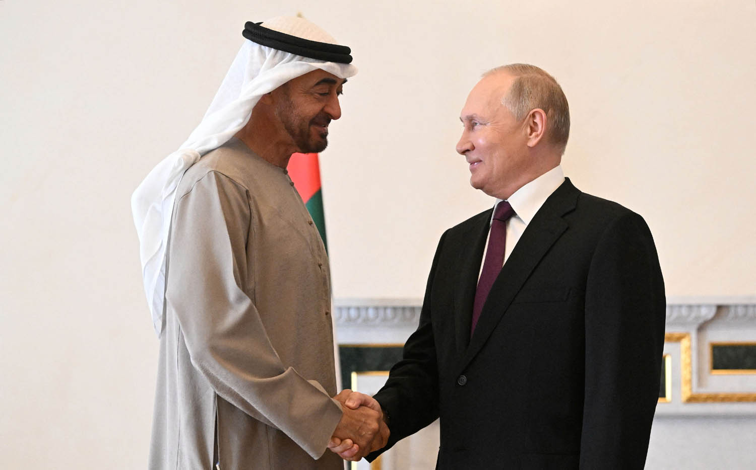 الرئيس الروسي فلاديمير بوتين يستقبل رئيس الإمارات الشيخ محمد بن زايد في الكرملين