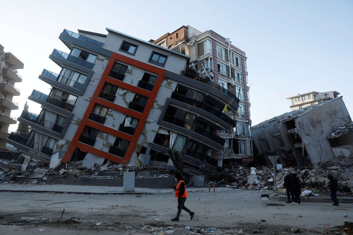 الحكومة التركية تحاول التملص من مسؤوليتها ازاء زلزال 6 فبراير فيما تواجه انتقادات عنيفة