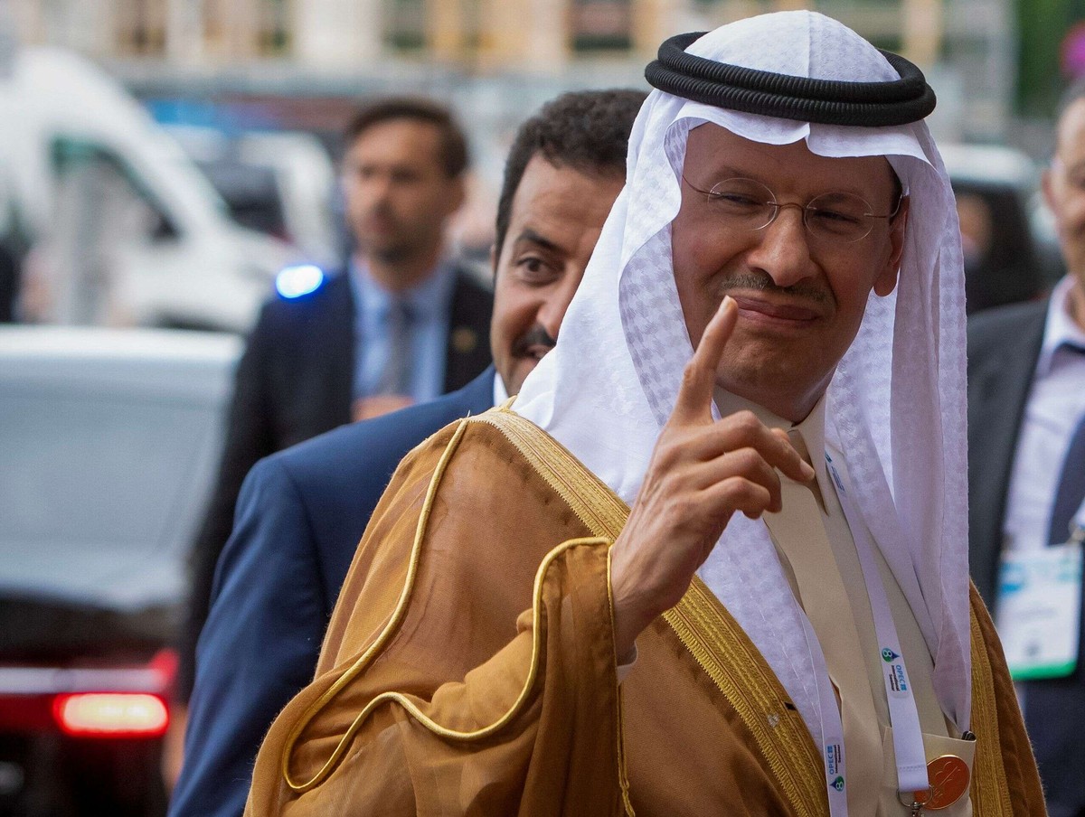 وزير الطاقة السعودي يؤكد ان أوبك+ ستفعل كل ما يلزم لدعم السوق