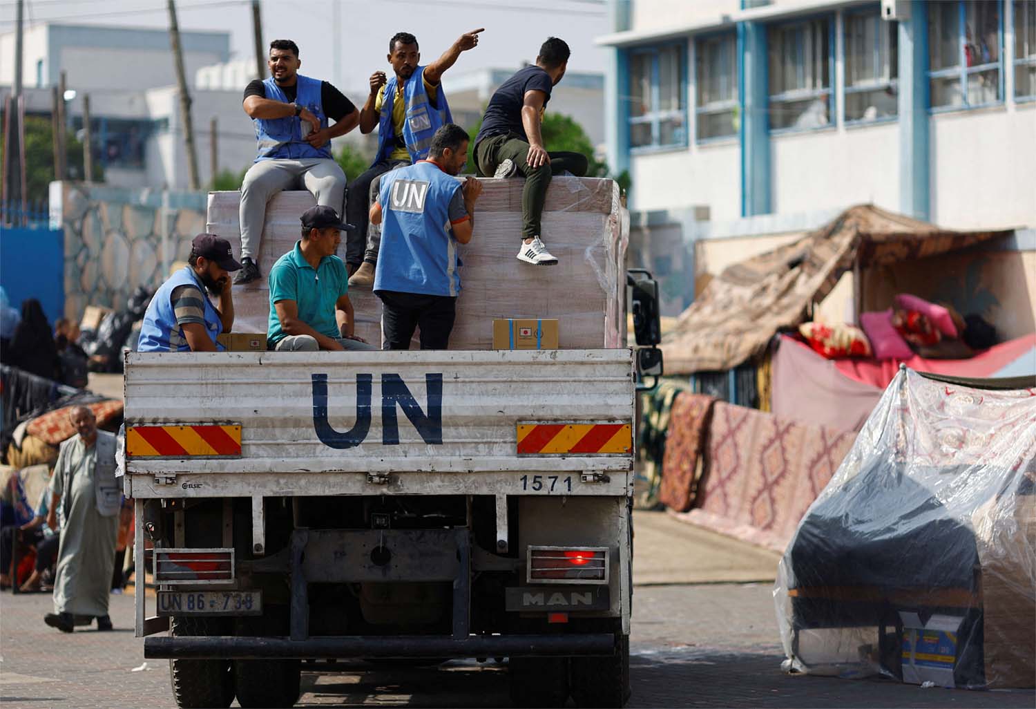 UN workers arrive to distribute aid to Palestinians in Khan Younis