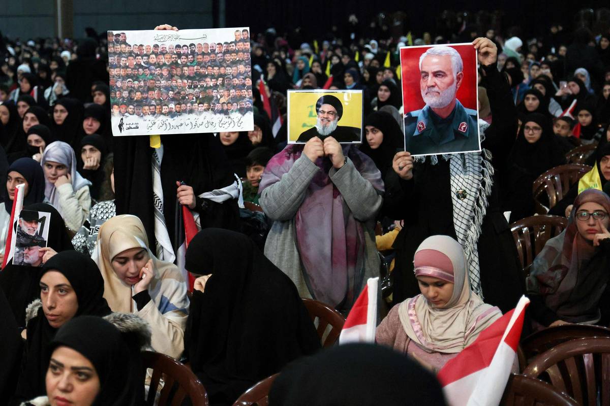 ناشطات من حزب الله في تجمع اثناء خطاب لحسن نصرالله