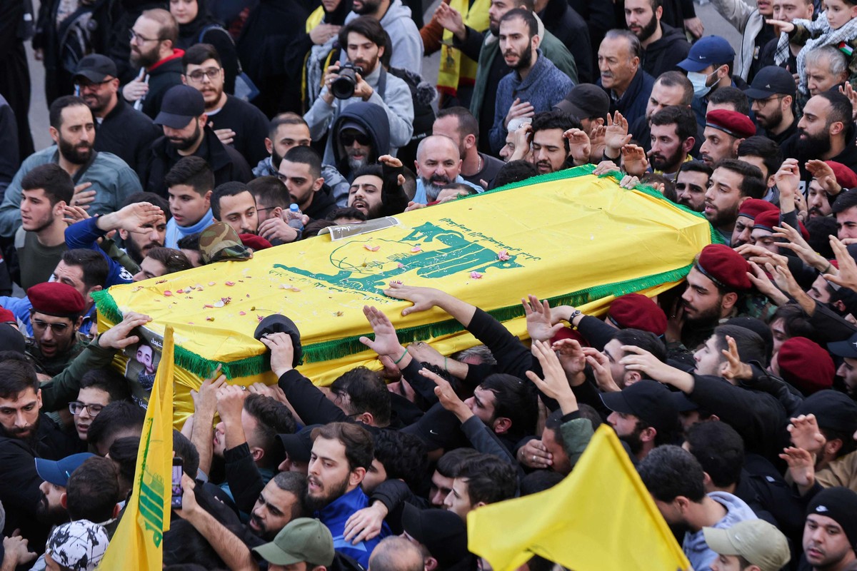 حزب الله يتكبد خسائر فادحة في صفوف كبار القادة العسكريين منذ بداية حرب غزة