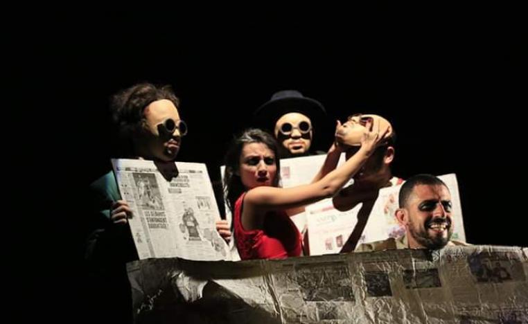 مشهد من مسرحية "جي بي اس" الجزائرية