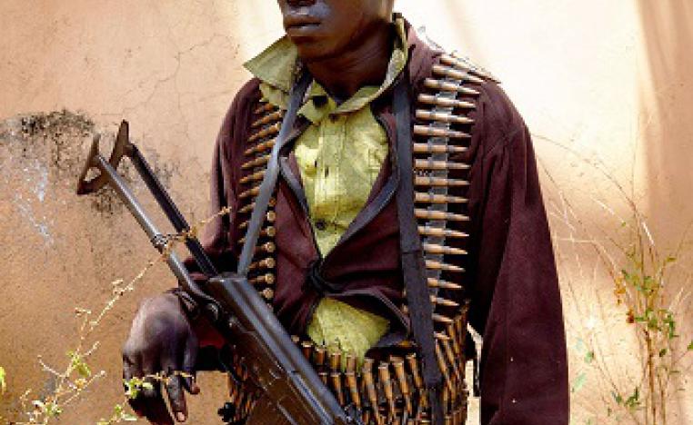 أحد المسلحين المتمردين جنوب السودان
