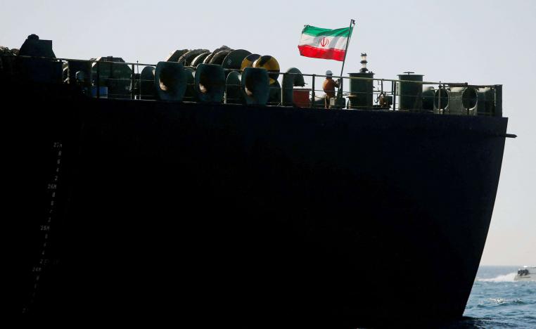 طهران تخزن كميات ضخمة من الخام في منصات عائمة ومستودعات في الخارج
