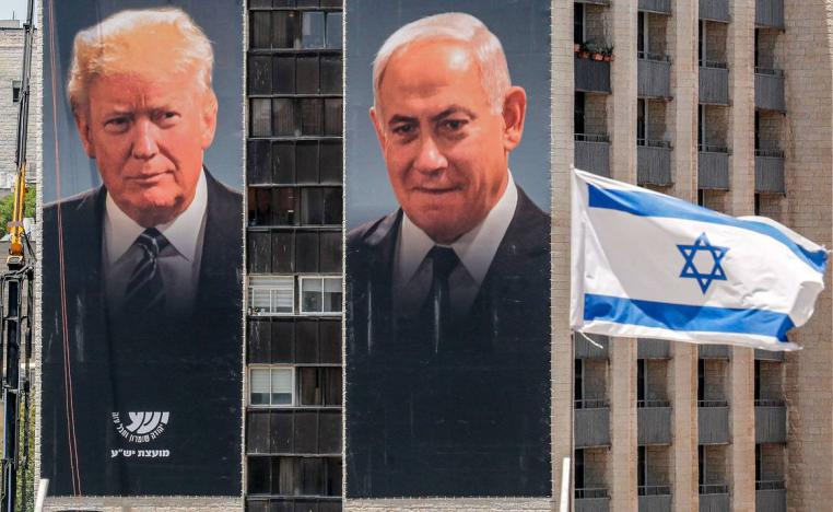 لافتات عملاقة للرئيس الأميركي السابق دونالد ترامب ورئيس الوزراء الإسرائيلي بنيامين نتانياهو (2021)
