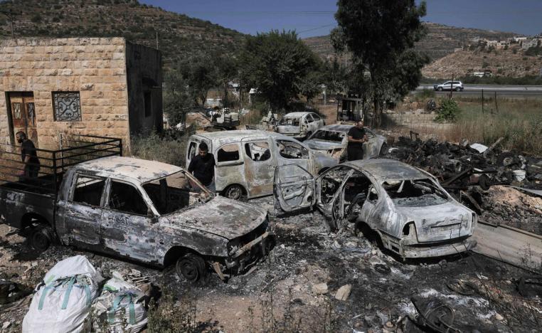 مستوطنون يحرقون سيارات ومباني في أحدث هجوم بالضفة الغربية