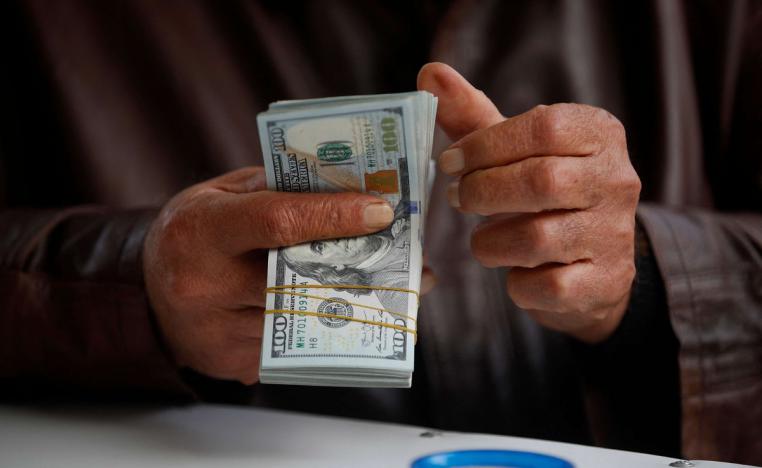 التلاعب المالي الايراني في العراق تسبب في أزمة الدينار وضرر للاقتصاد العراقي