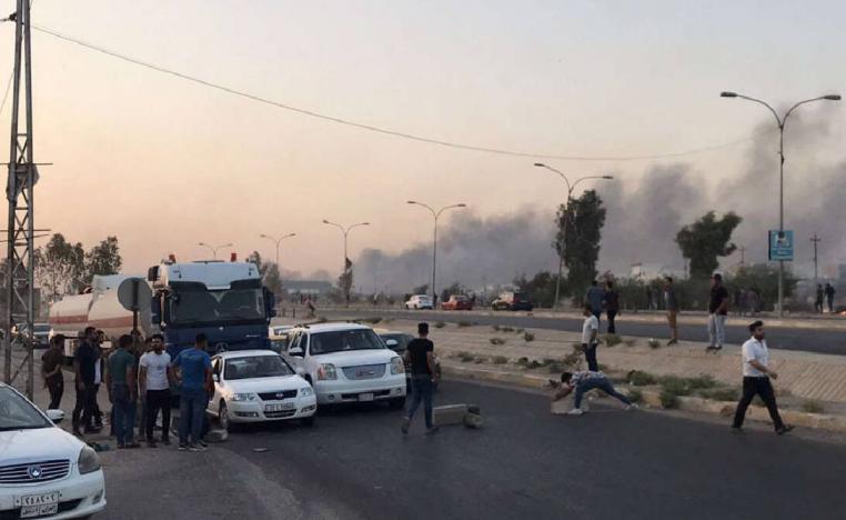 متظاهرون من العرب والتركمان يقطعون الطرق في كركوك