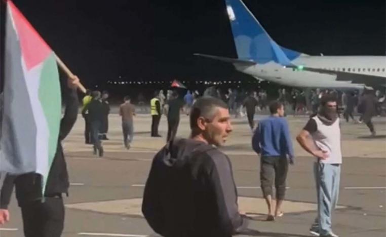 Hundreds of anti-Israel protesters stormed the airport in Makhachkala on Sunday, shortly after a plane from Israel arrived