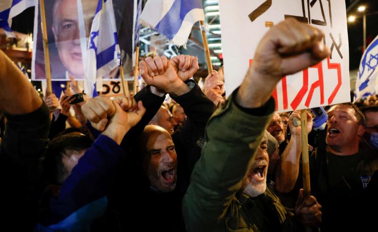 نتنياهو صار جزءا من الأزمة في نظر الآلاف من الإسرائيليين 