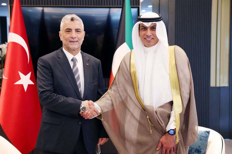 Turkish trade minister with his Kuwaiti counterpart