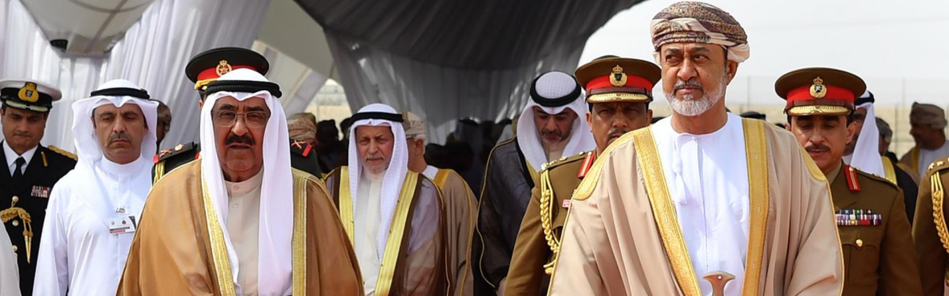 السلطان هيثم بن طارق يقوم بأول زيارة دولة للكويت