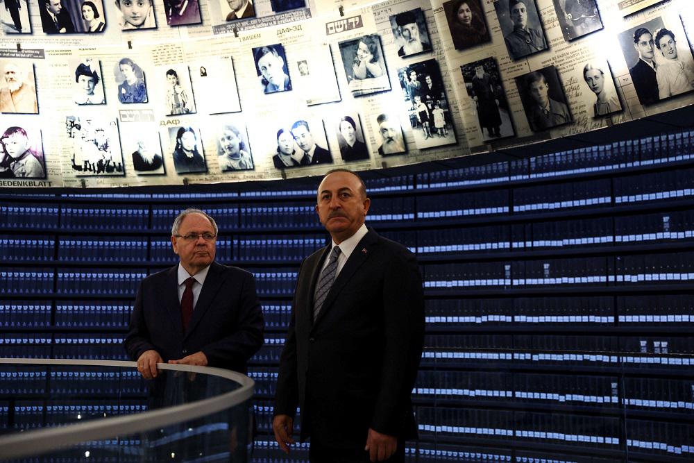 وزير الخارجية التركي زار متحف ذكرى المحرقة ياد فاشيم في القدس الغربية