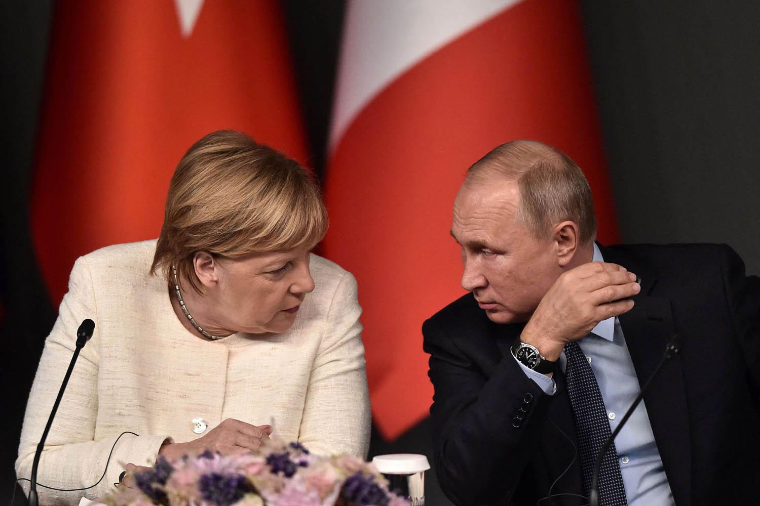 الرئيس الروسي فلاديمير بوتين مع المستشارة الألمانية في حينها انغلا ميركل (2018)