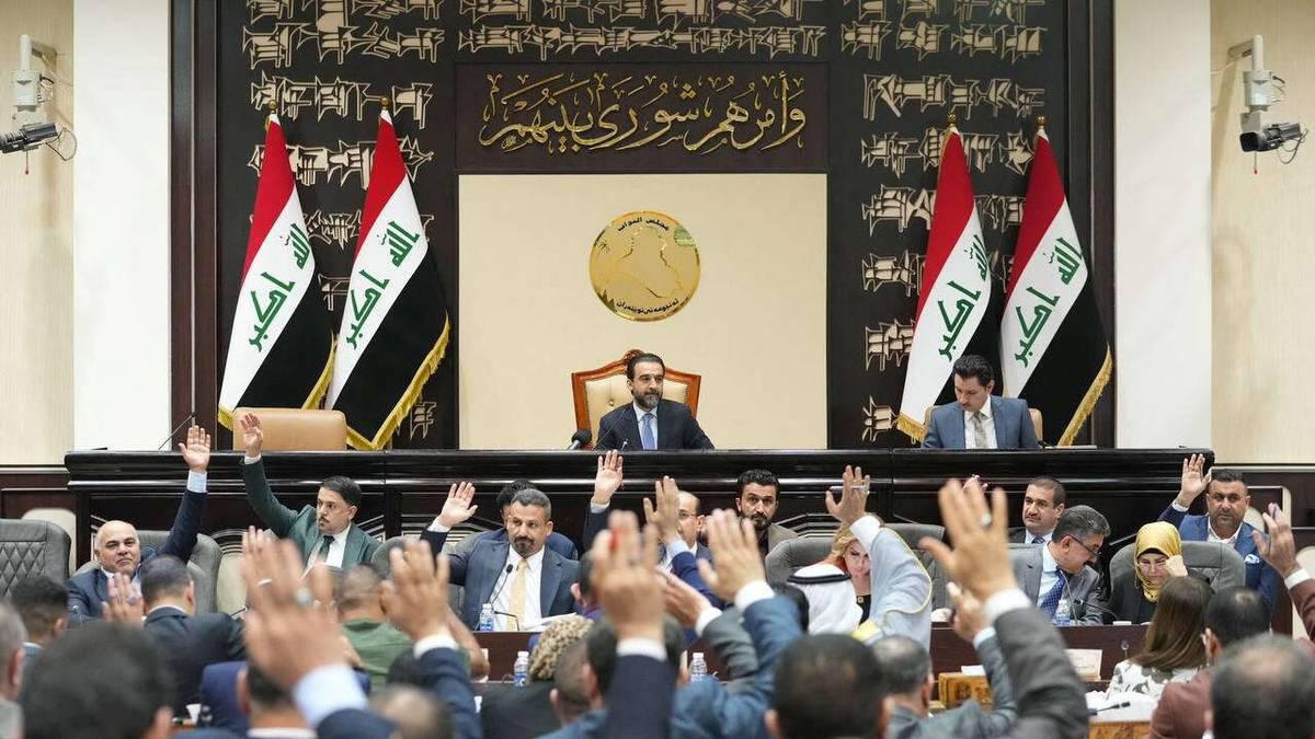 رئيس البرلمان العراقي السابق محمد الحلبوسي في جلسة تصويت برلمانية