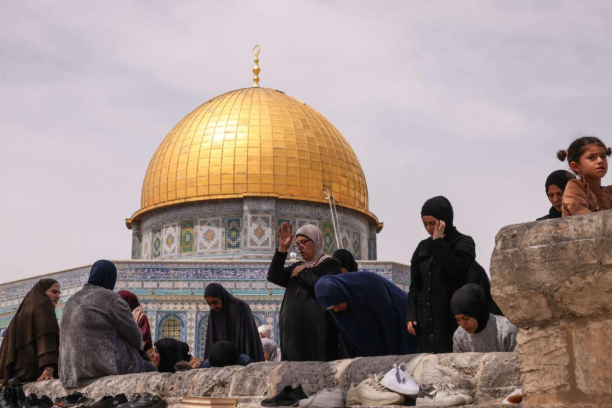 إسرائيل تحرم الفلسطينيين من حقهم في الصلاة في القدس