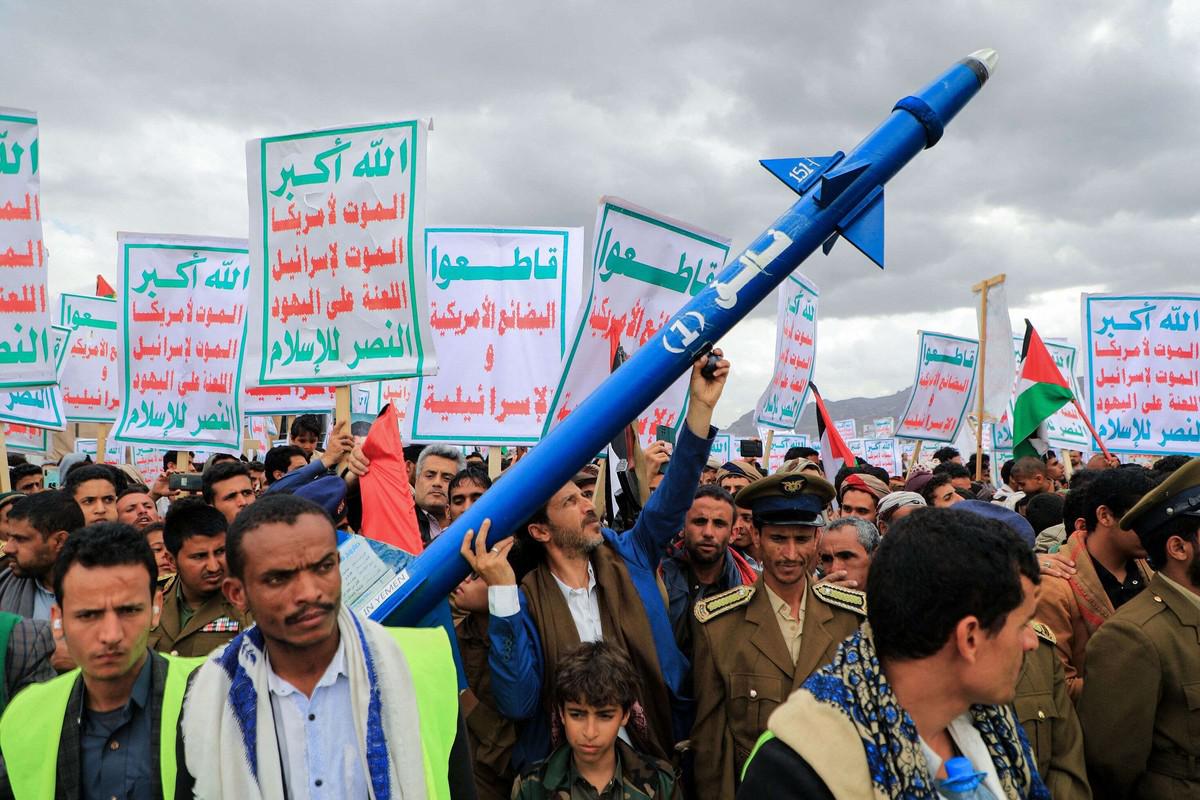 الاستعراض جزء من الدعاية الحوثية للتأثير على اليمنيين