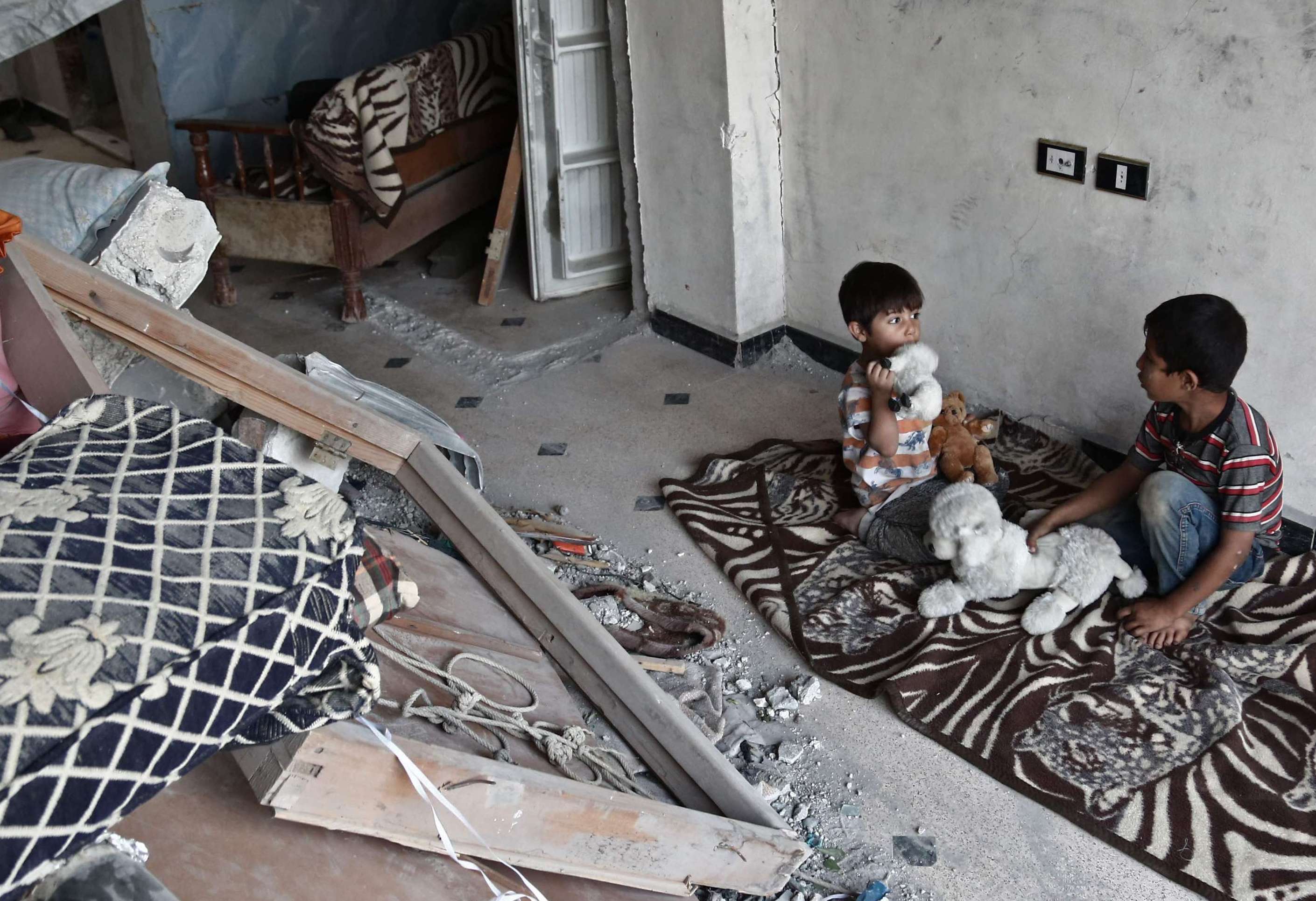 أطفال من الغوطة الشرقية في منزل بعفرين