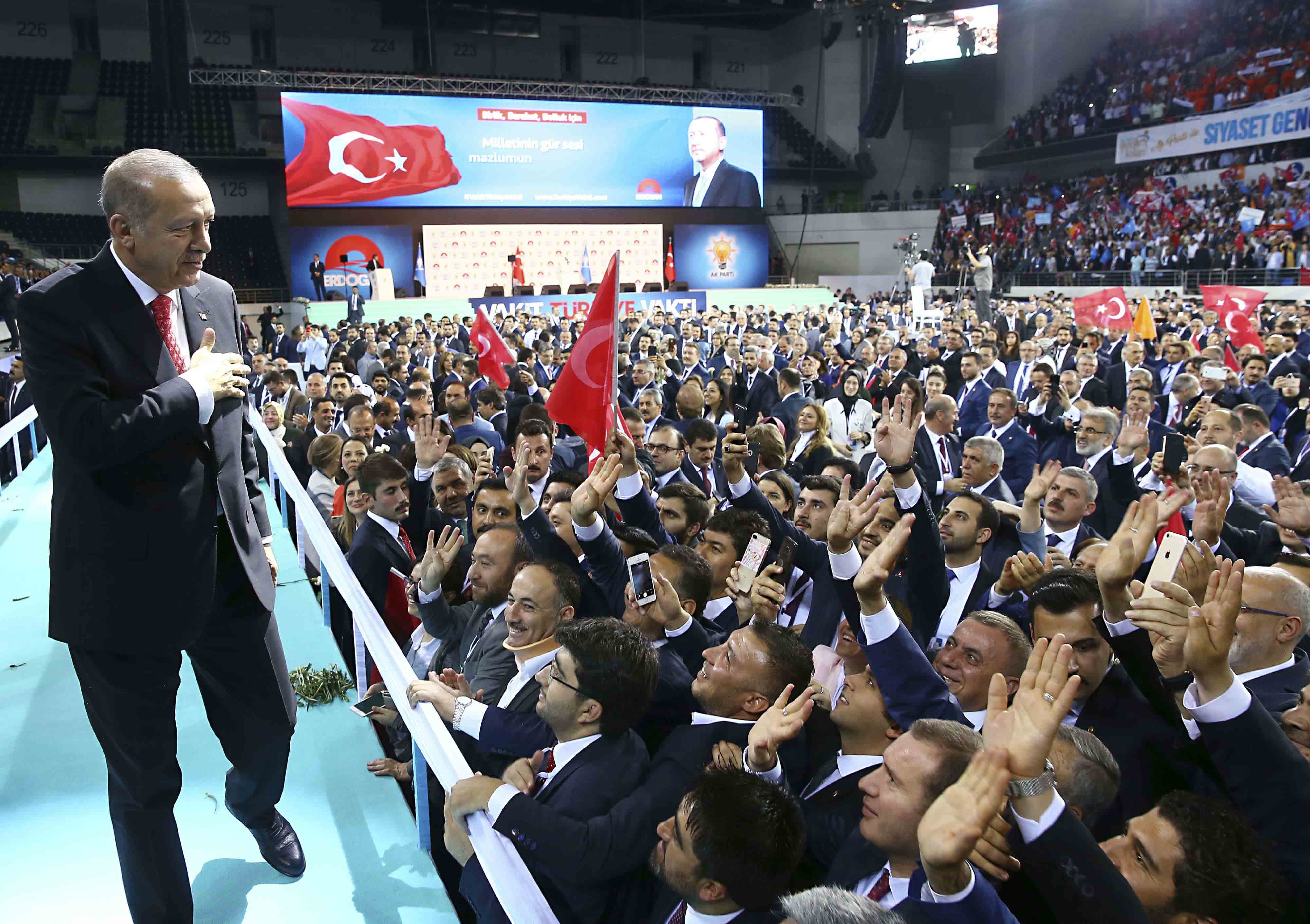 اردوغان مع انصاره