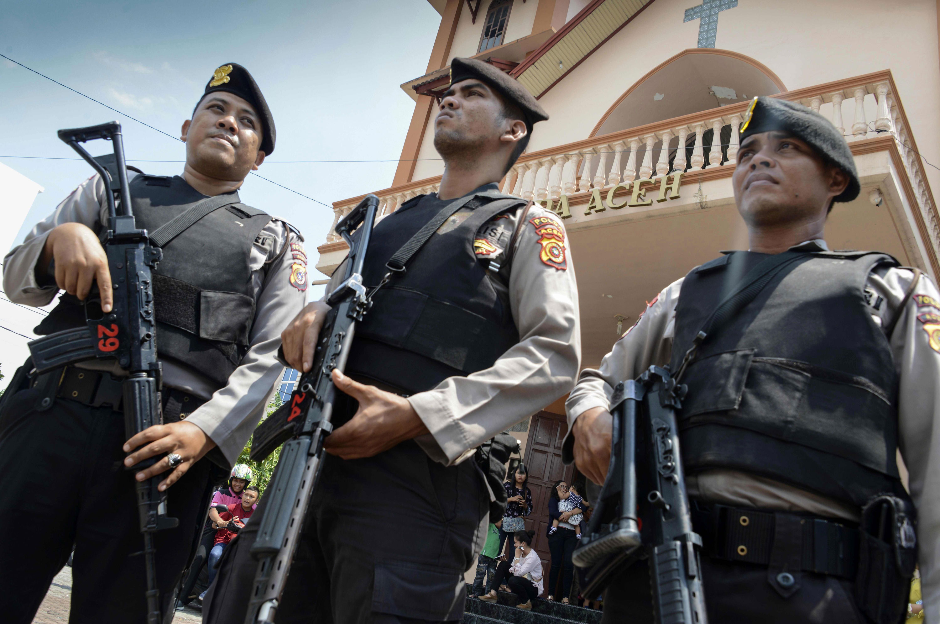 هجمات انتحارية دموية على ثلاث كنائس في اندونيسيا