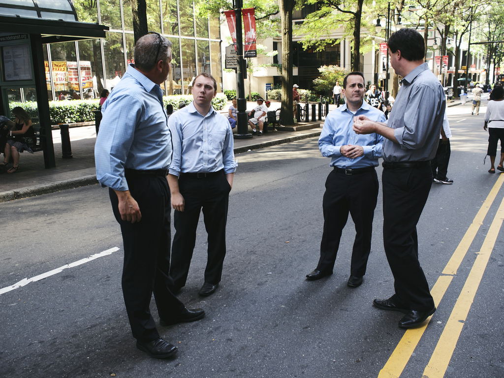 رجال طوال القامة مقابل نظرائهم من القصار