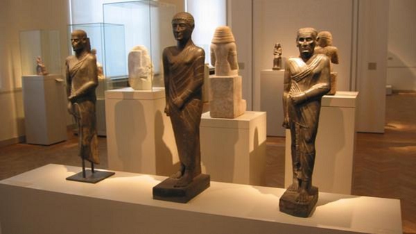 استعادة الاثار المنهوبة