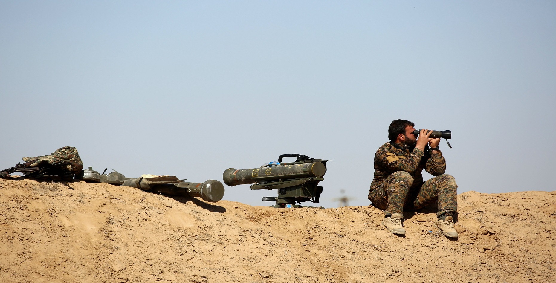 قوات الأسد تراقب تحركات المتطرفين بالبادية السورية