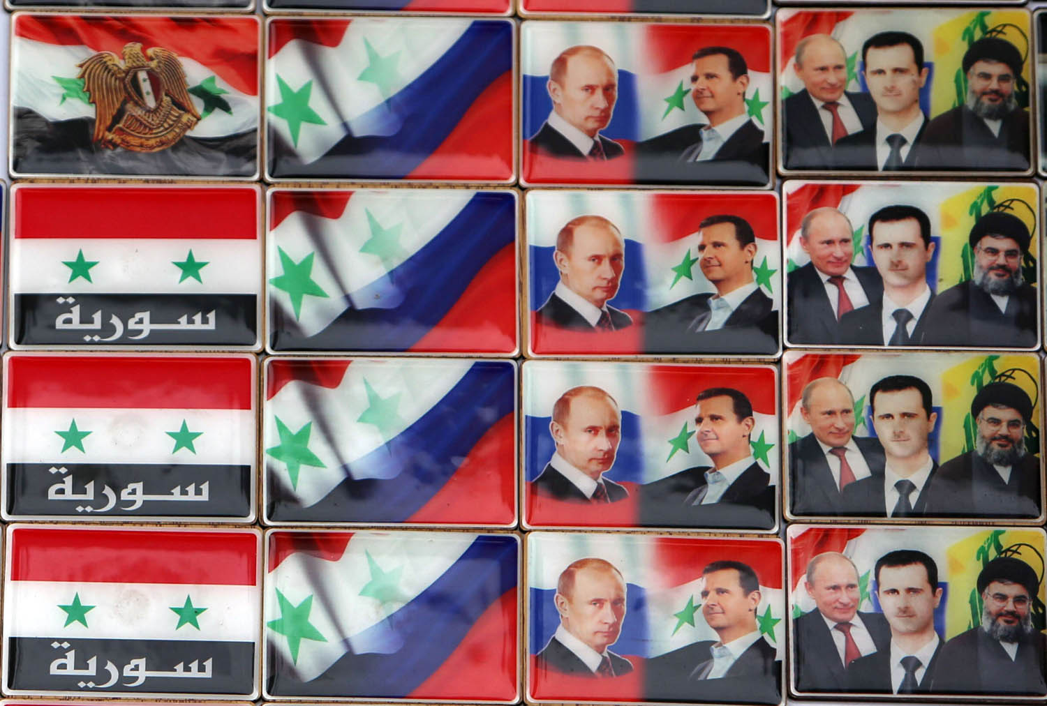 نياشين تجارية تباع في محل في دمشق