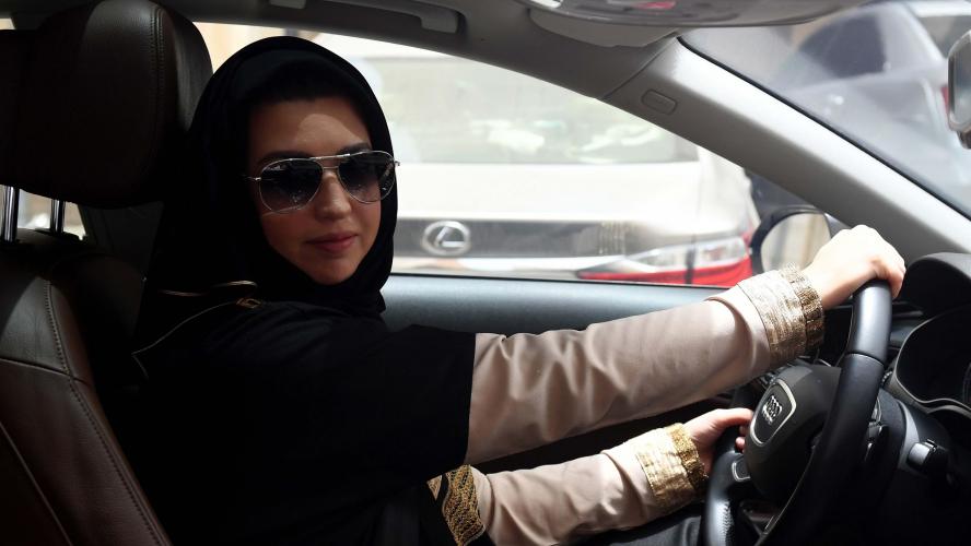 السعوديات والقيادة