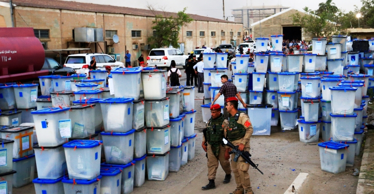 مركز لتجميع صناديق الاقتراع في العراق
