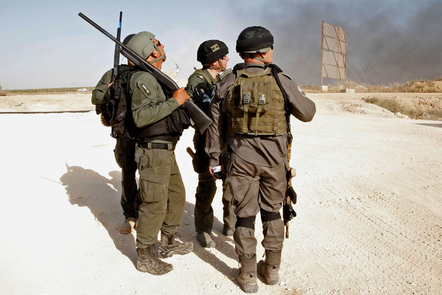 جنود اسرائيليون على الحدود مع غزة