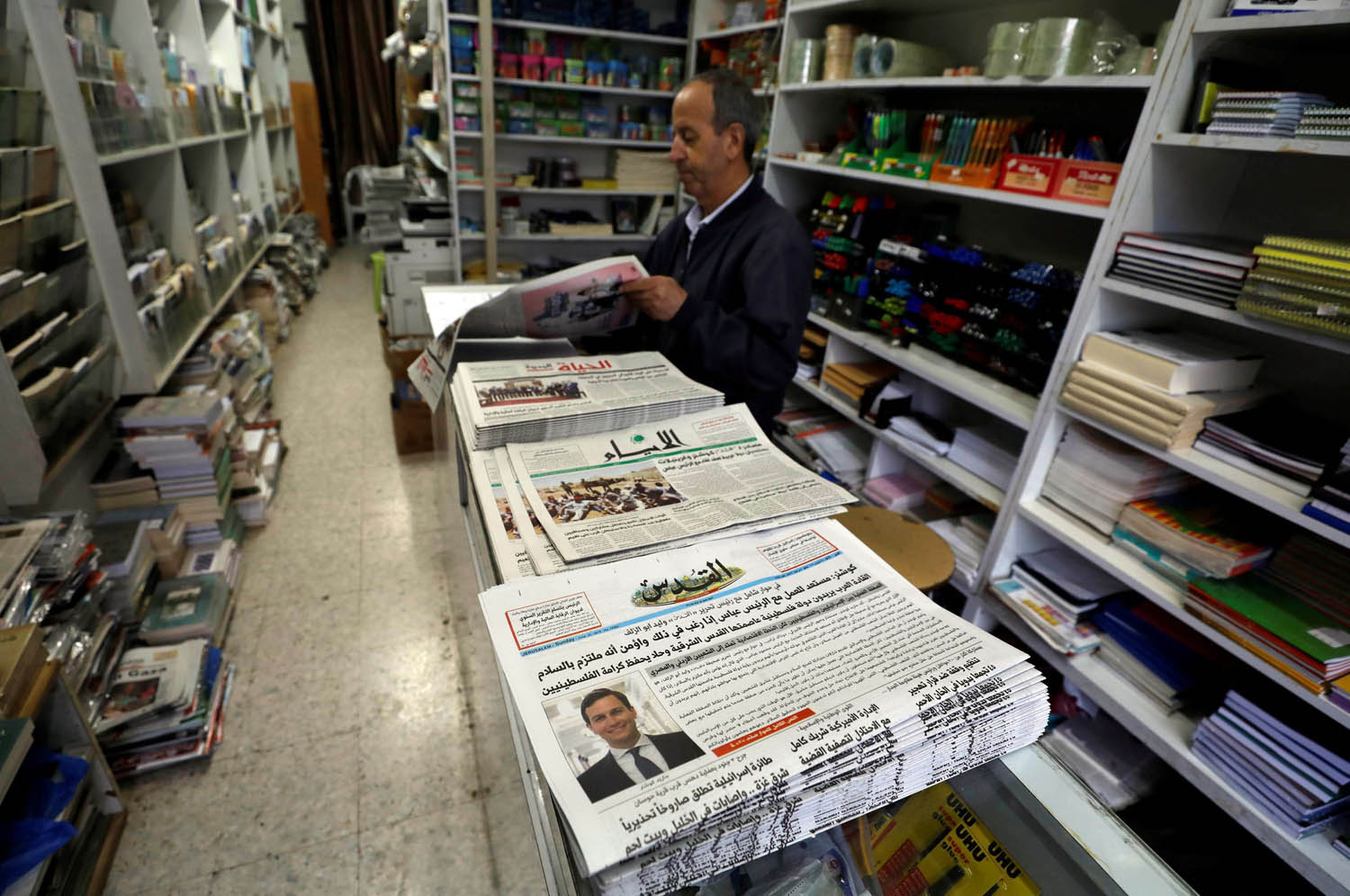 بائع صحف في رام الله