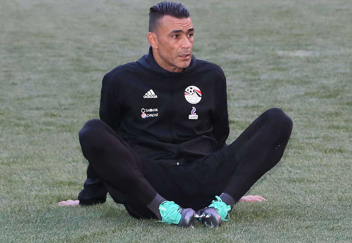 حارس المرمى عصام الحضري يحضر تدريبا في ملعب أخمات أرينا في غروزني
