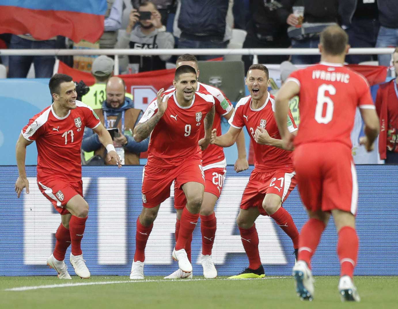 لاعبو منتخب سويسرا يحتفلون بفوز مستحق