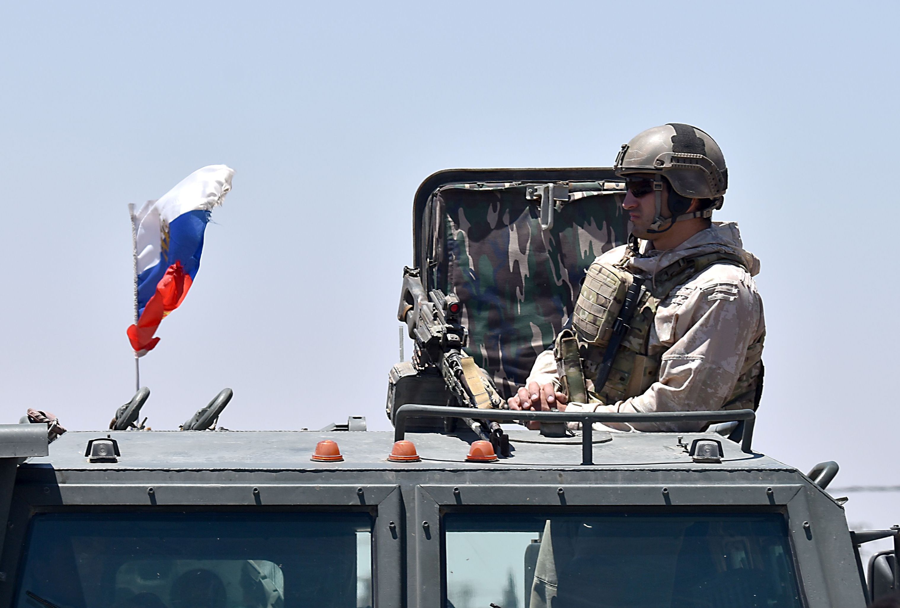 الشرطة العسكرية الروسية تنتشر في درعا لتأمين خروج مقاتلي المعارضة السورية
