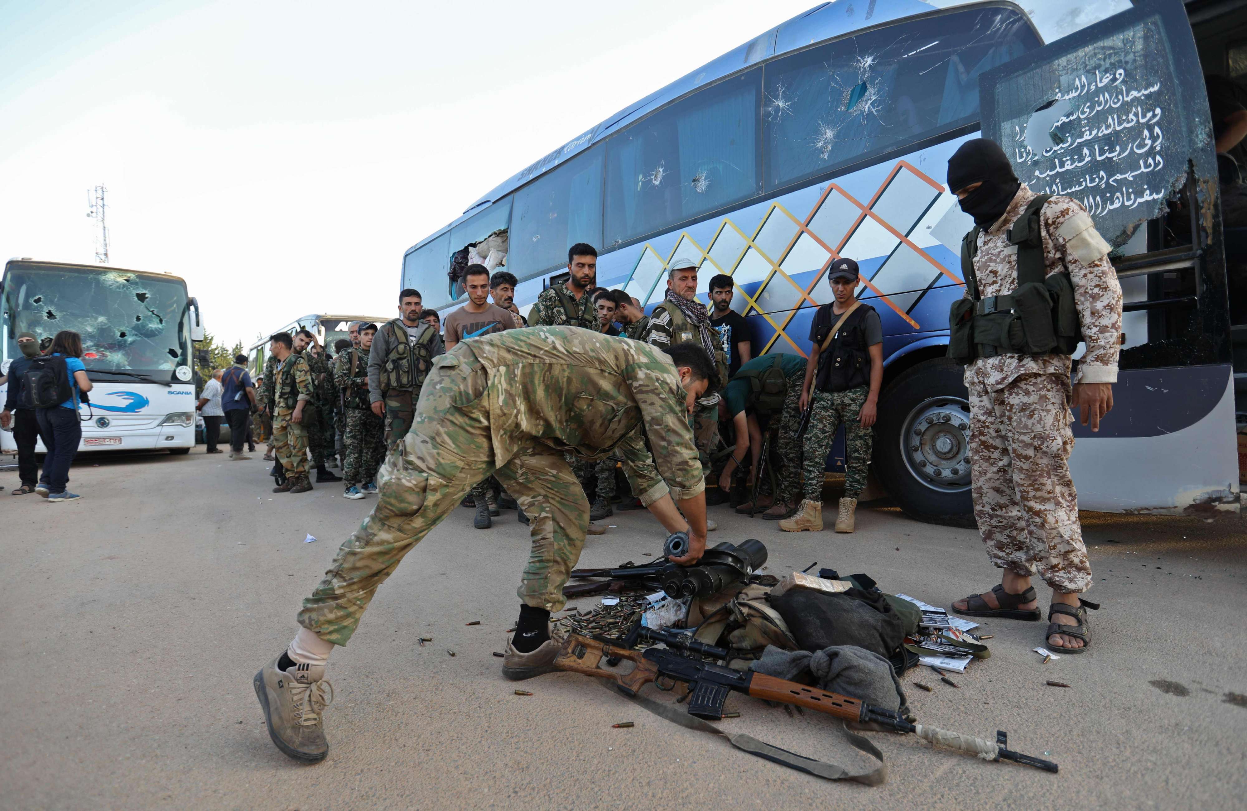 اجلاء المقاتلين الى ادلب