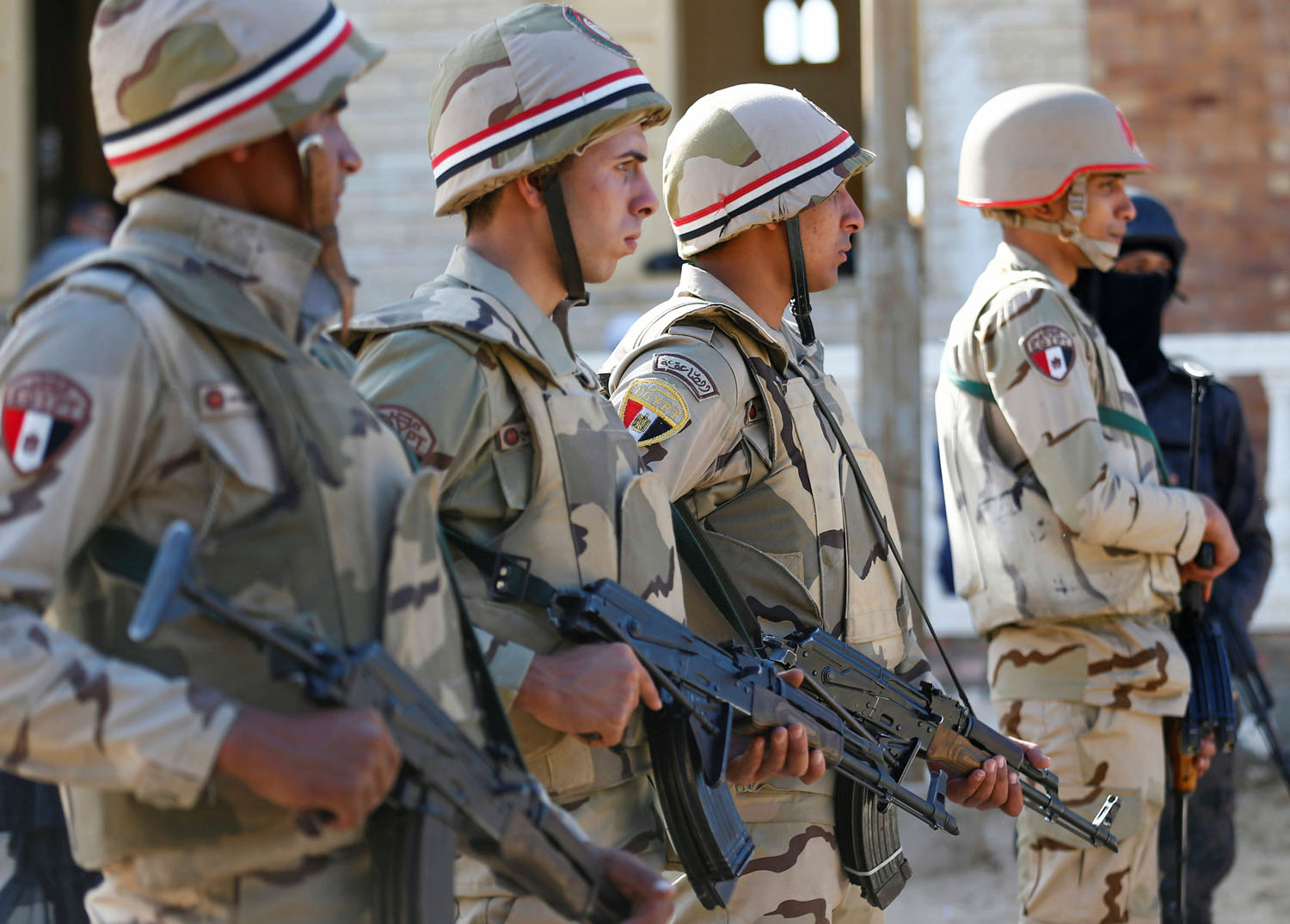 الجيش المصري في واجهة التهديدات القادمة من ليبيا