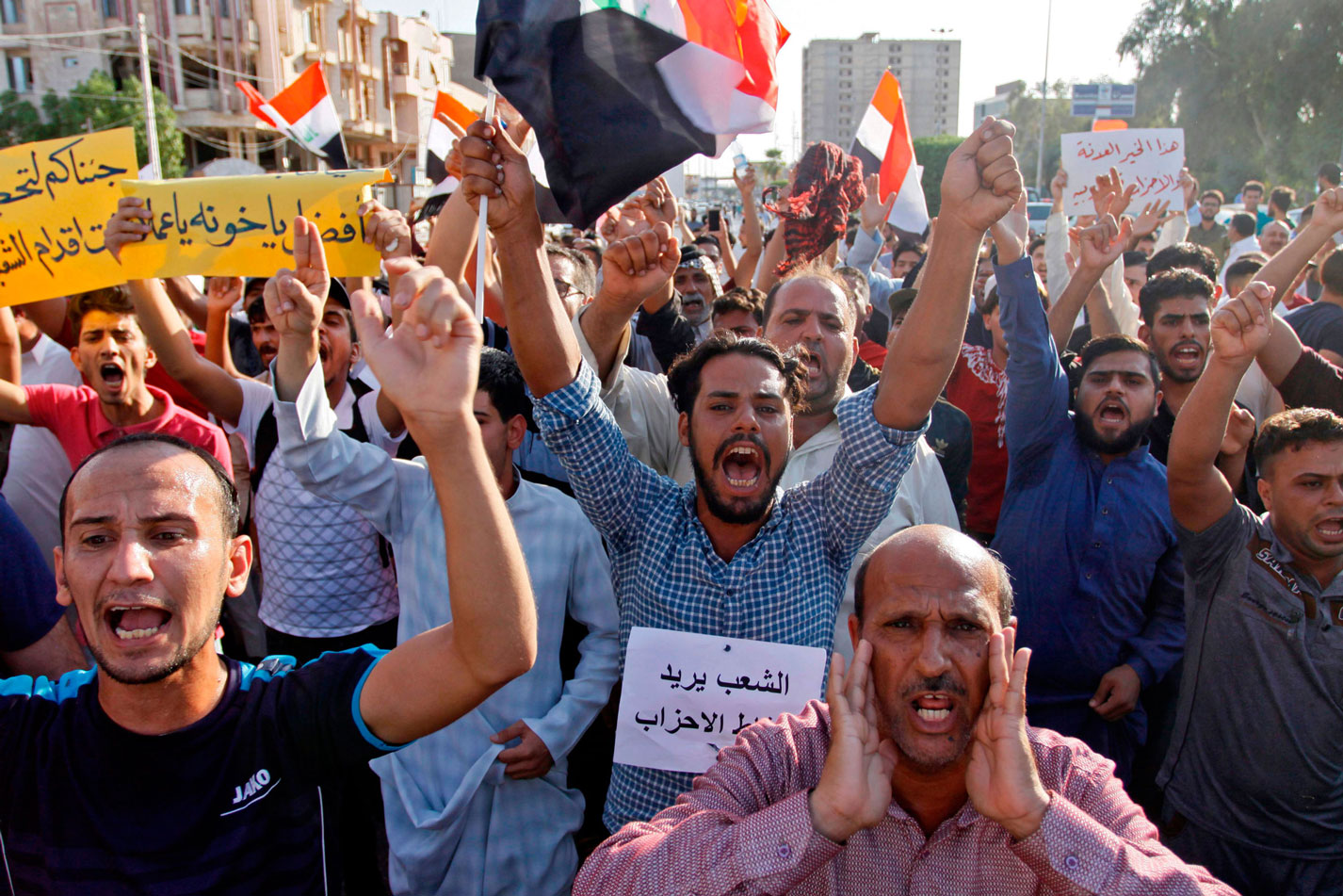 غضب عارم يجتاح العديد من المحافظات العراقية