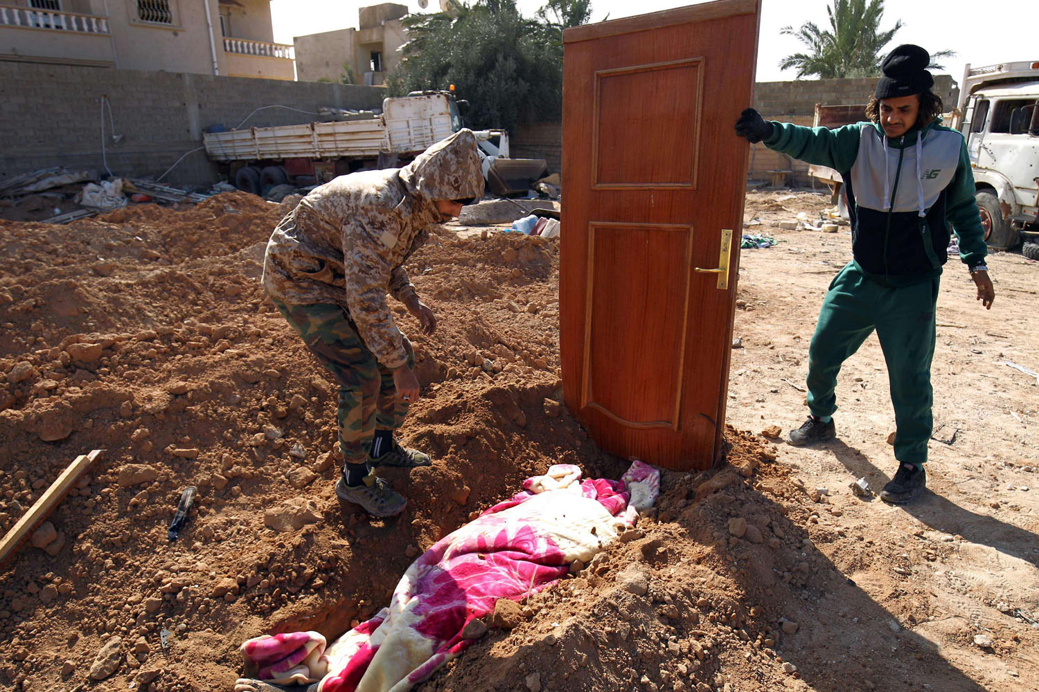 اكتشاف جثث تركها تنظيم الدولة الإسلامية بالقرب من بنغازي