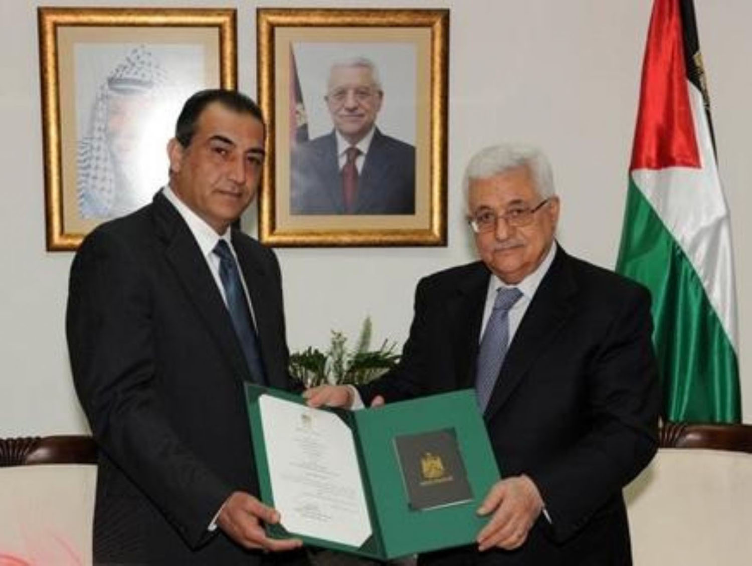عدنان مجلي مع الرئيس عباس