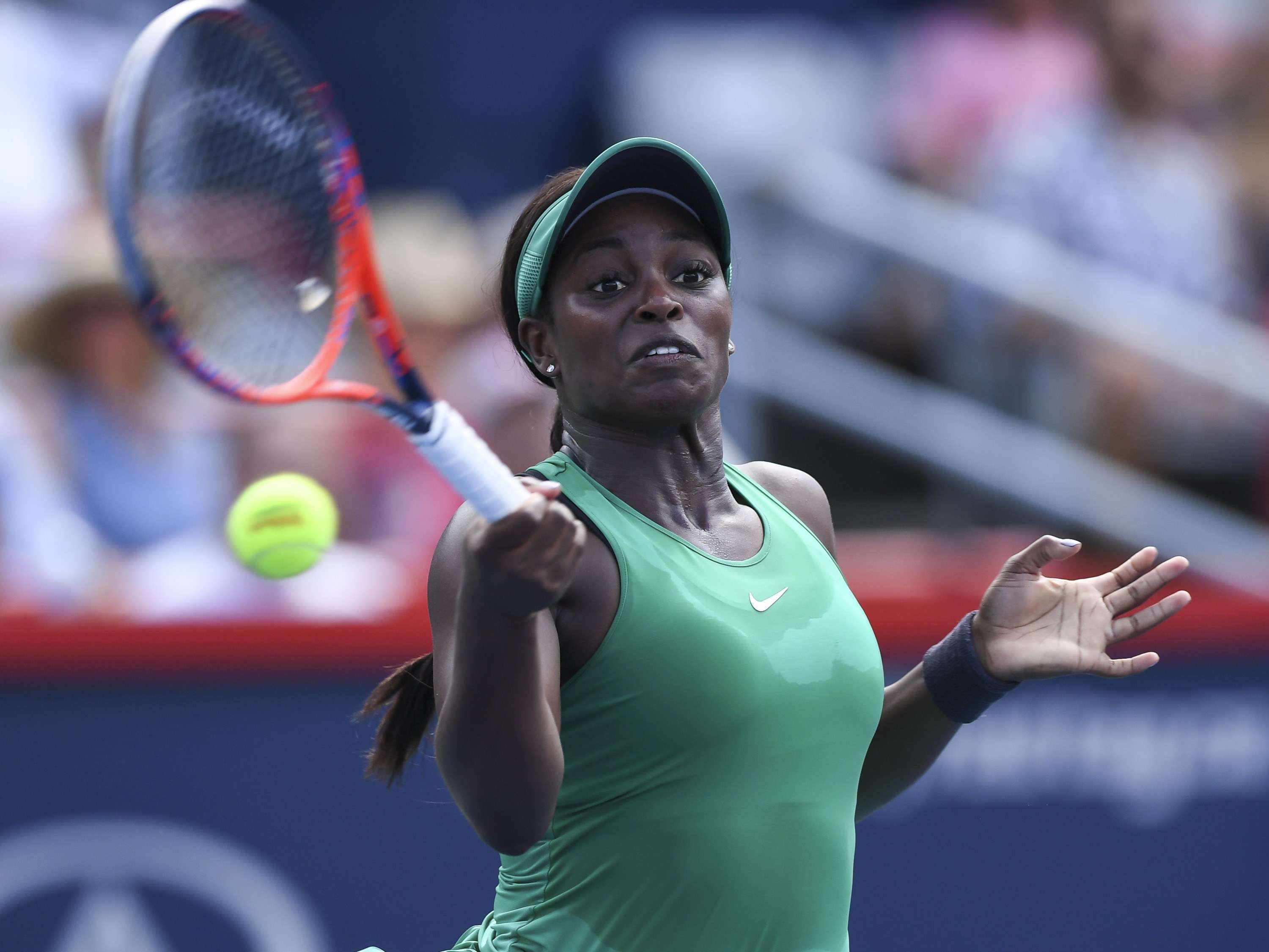 سلون ستيفنز تصد ارسالا من اللاتفية أناستازيا سيفاستوفا 