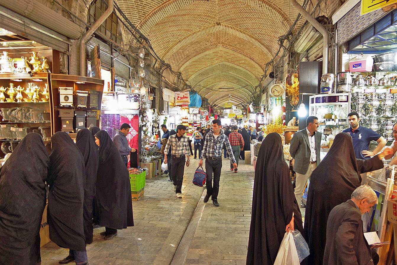 القوات الإيرانية في مضيق هرمز