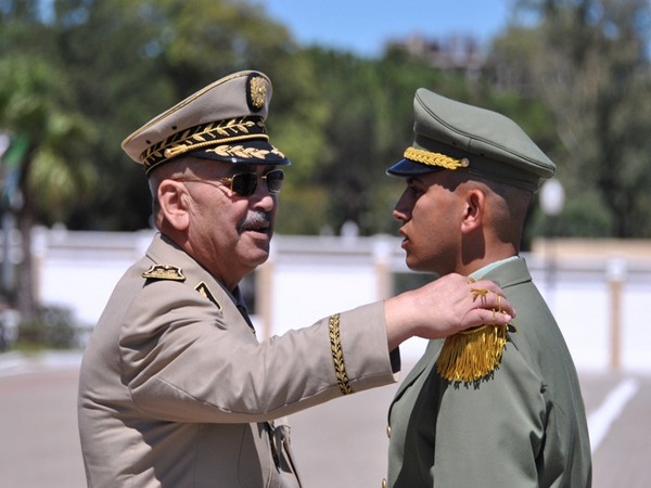 اللواء لحبيب شنتوف قائد الناحية العسكرية الأولى المقال