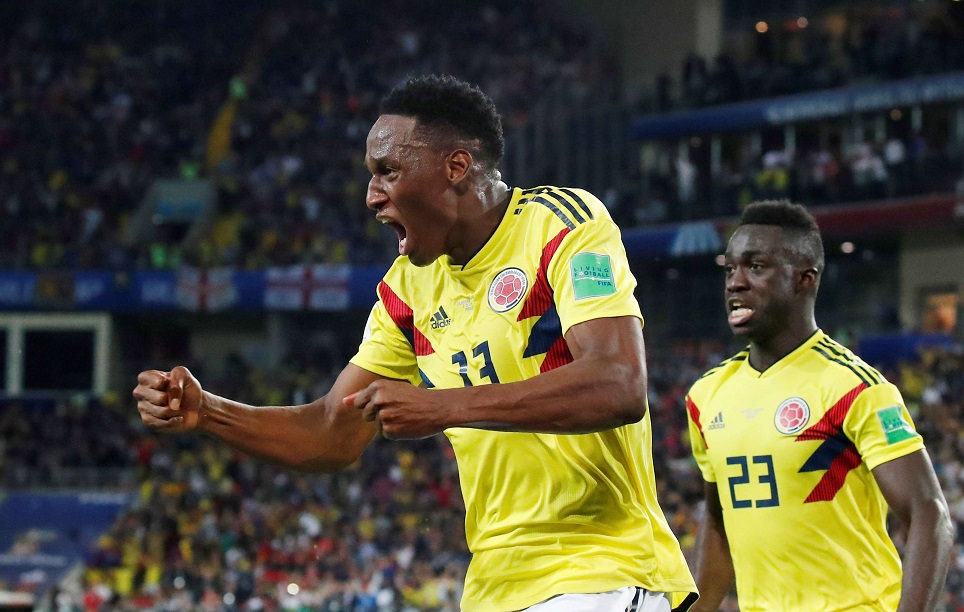 المدافع الكولومبي ييري مينا يحتفل بهز الشباك في مونديال روسيا