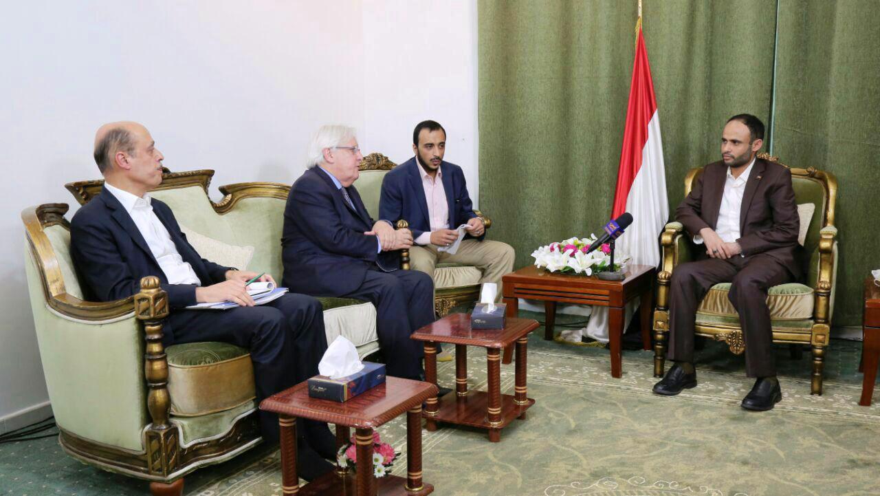 المبعوث الأممي لليمن مارتن غريفيث في اجتماع سابق مع وفد الحوثيين بالعاصمة صنعاء