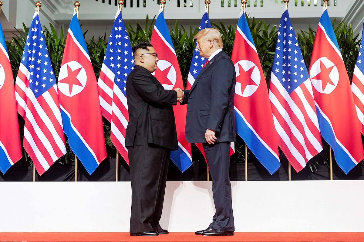 الرئيس الأميركي دونالد ترامب في لقاء القمة مع الزعيم الكوري الشمالي كيم جونغ اون